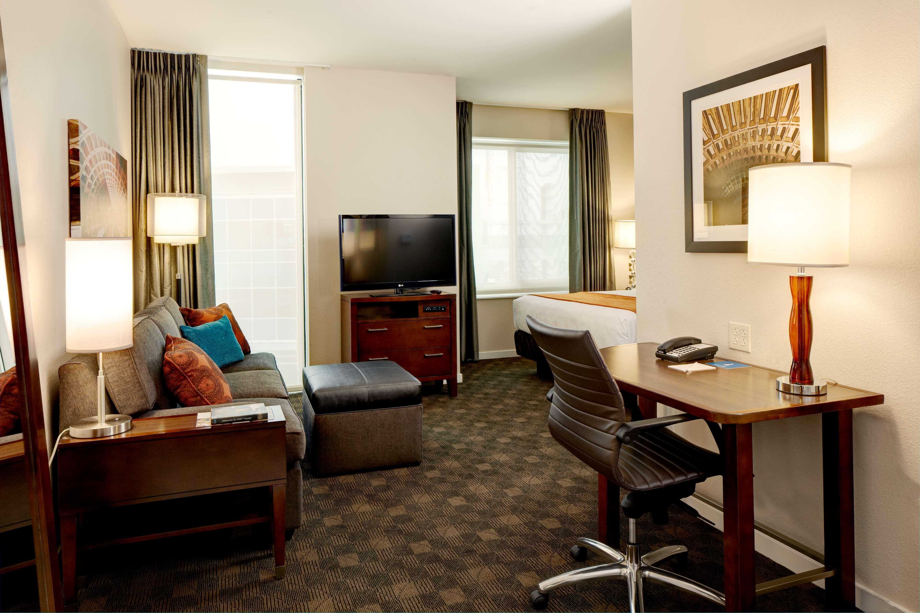 Archer Hotel Falls Church Fairfax Room photo